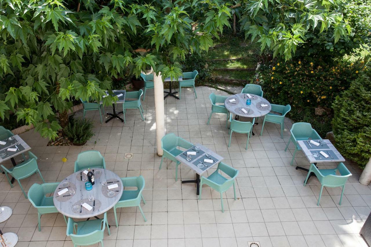 Le Lion D'Or Hotel Manzac-sur-Vern Buitenkant foto
