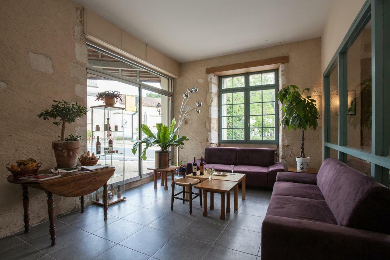 Le Lion D'Or Hotel Manzac-sur-Vern Buitenkant foto