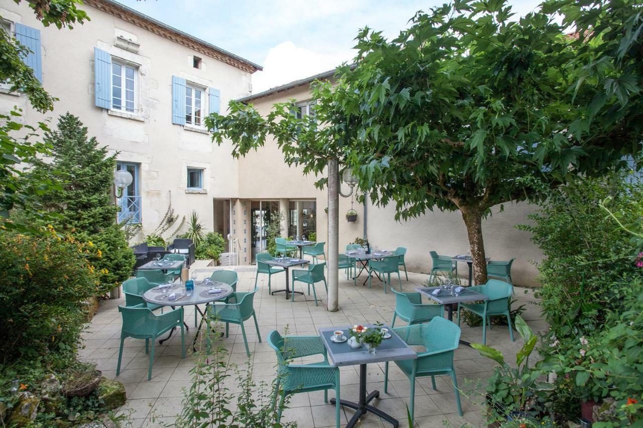 Le Lion D'Or Hotel Manzac-sur-Vern Buitenkant foto